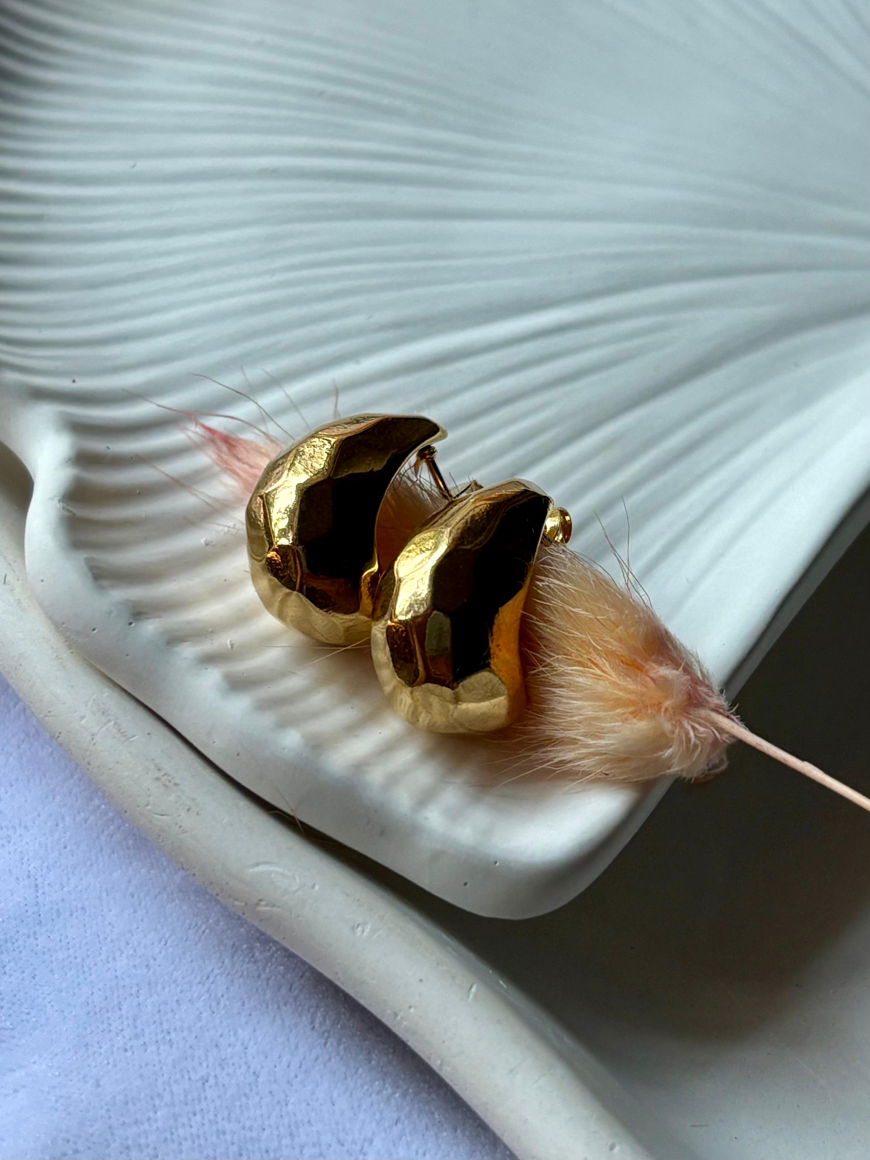 Stainless Steel Anti Tarnish 18k Gold plated J Shape Earring SS007