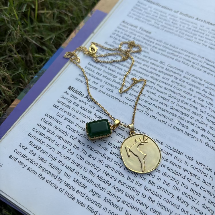 Stainless Steel Anti tarnish Emerald Green And Queens Seal SC0010