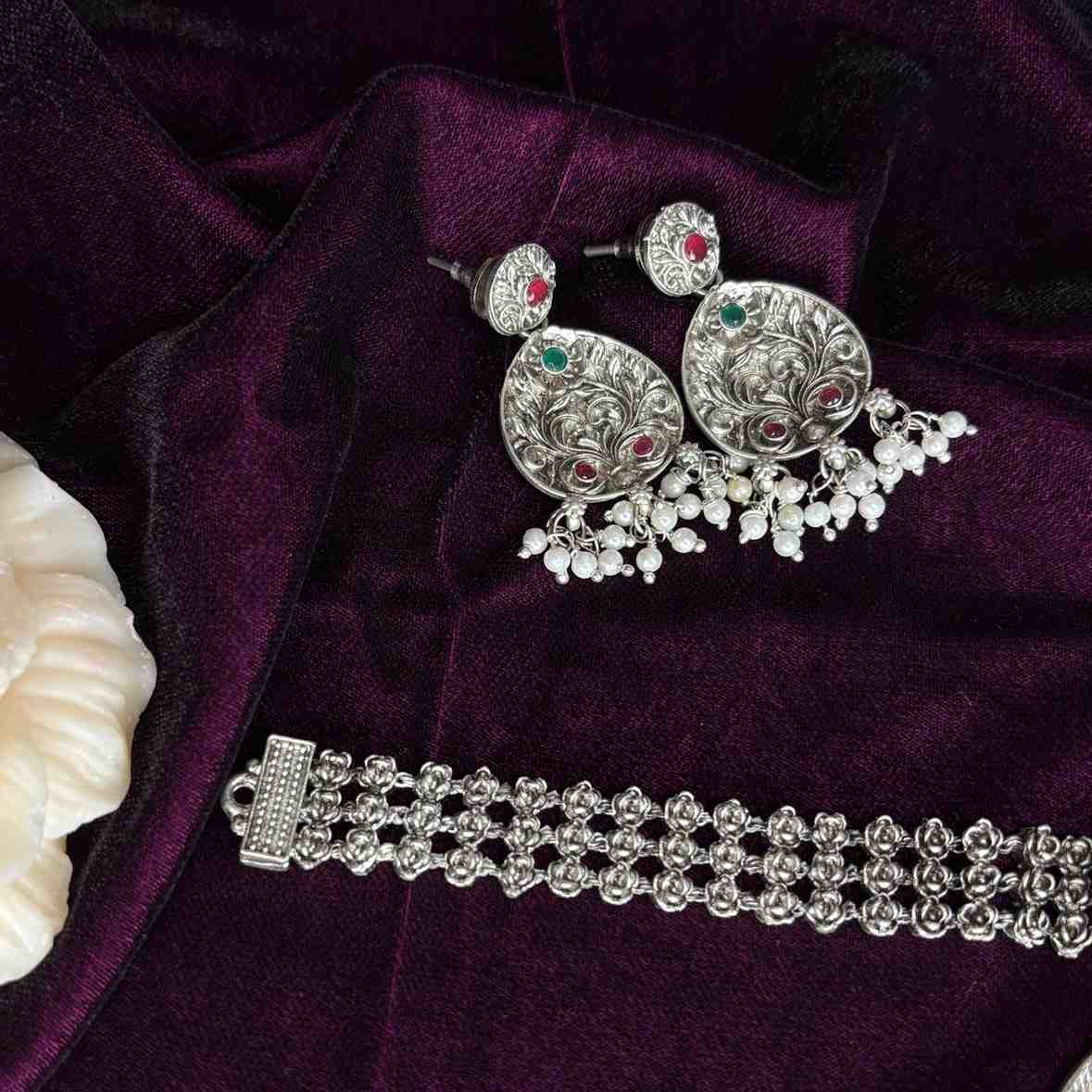 Premium Look Matte Finish Silver Chocker Set With Earrings N0158-CD29