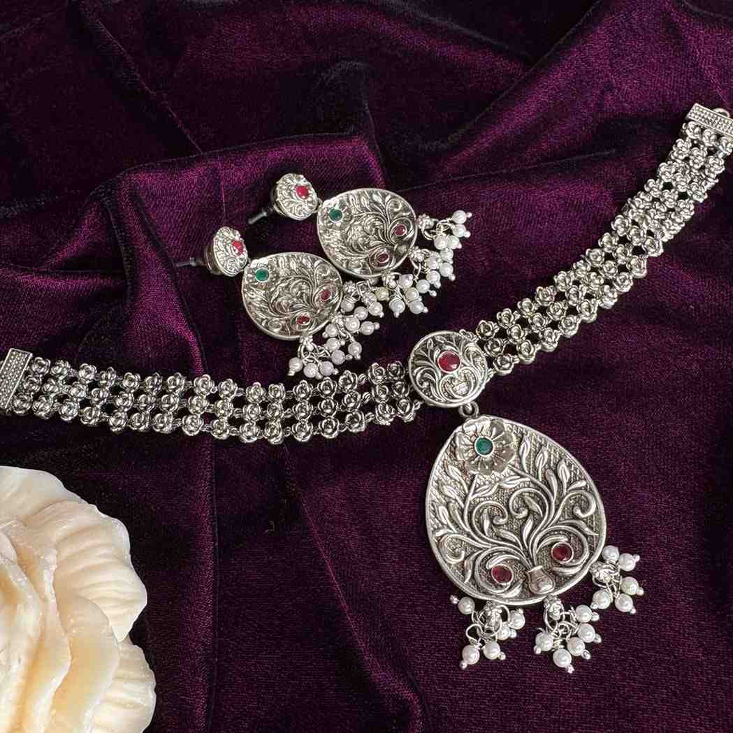 Premium Look Matte Finish Silver Chocker Set With Earrings N0158-CD29