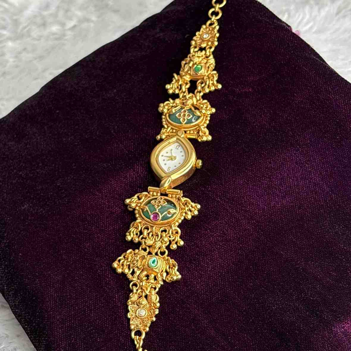 Premium Quality Designer Watch diamond shape white dial Bracelet Type hook watch W002-CV79