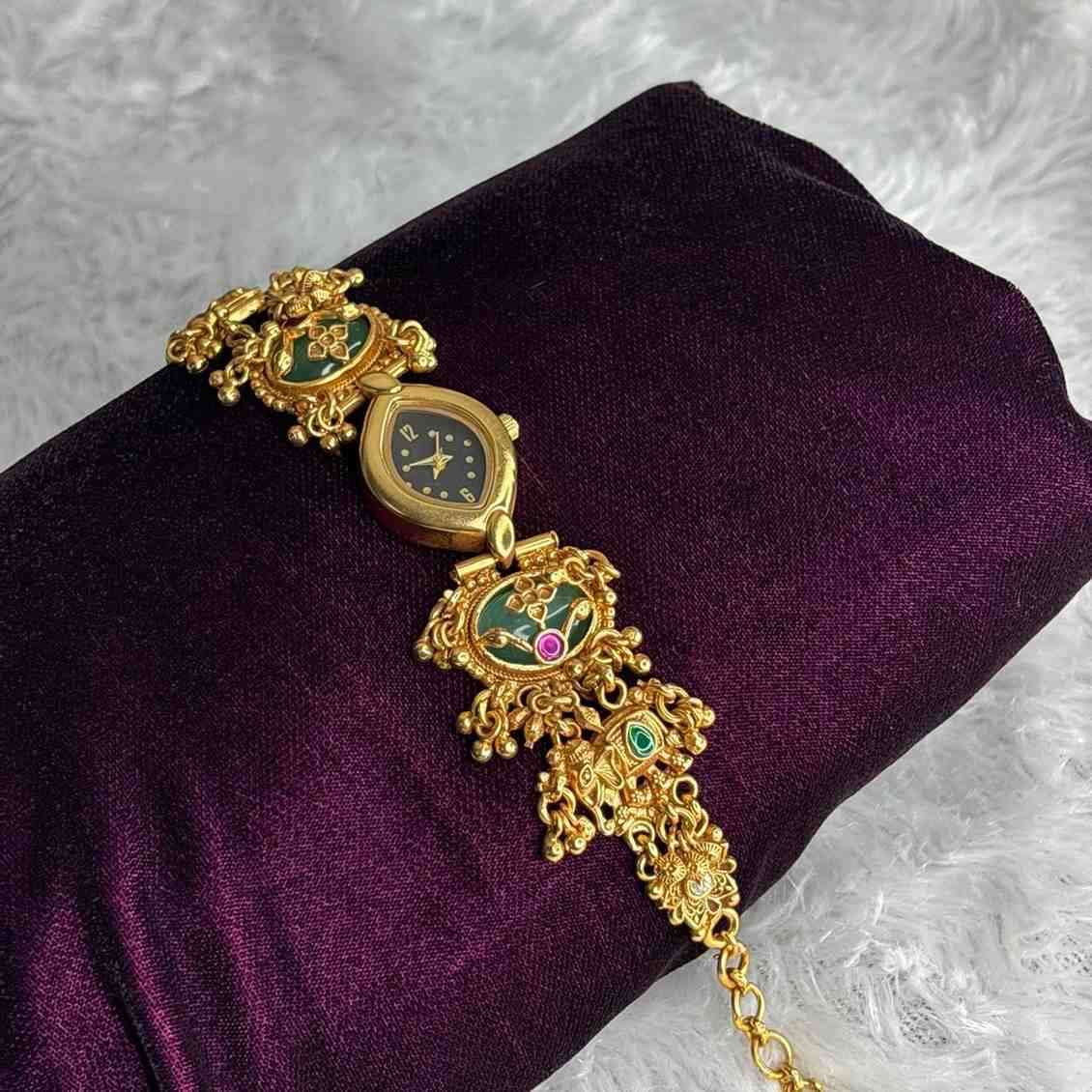 Premium Quality Designer Watch diamond shape black dial Bracelet Type hook watch W003-CV79