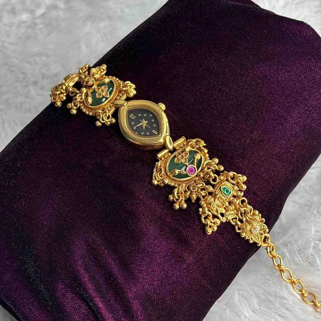 Premium Quality Designer Watch diamond shape black dial Bracelet Type hook watch W003-CV79