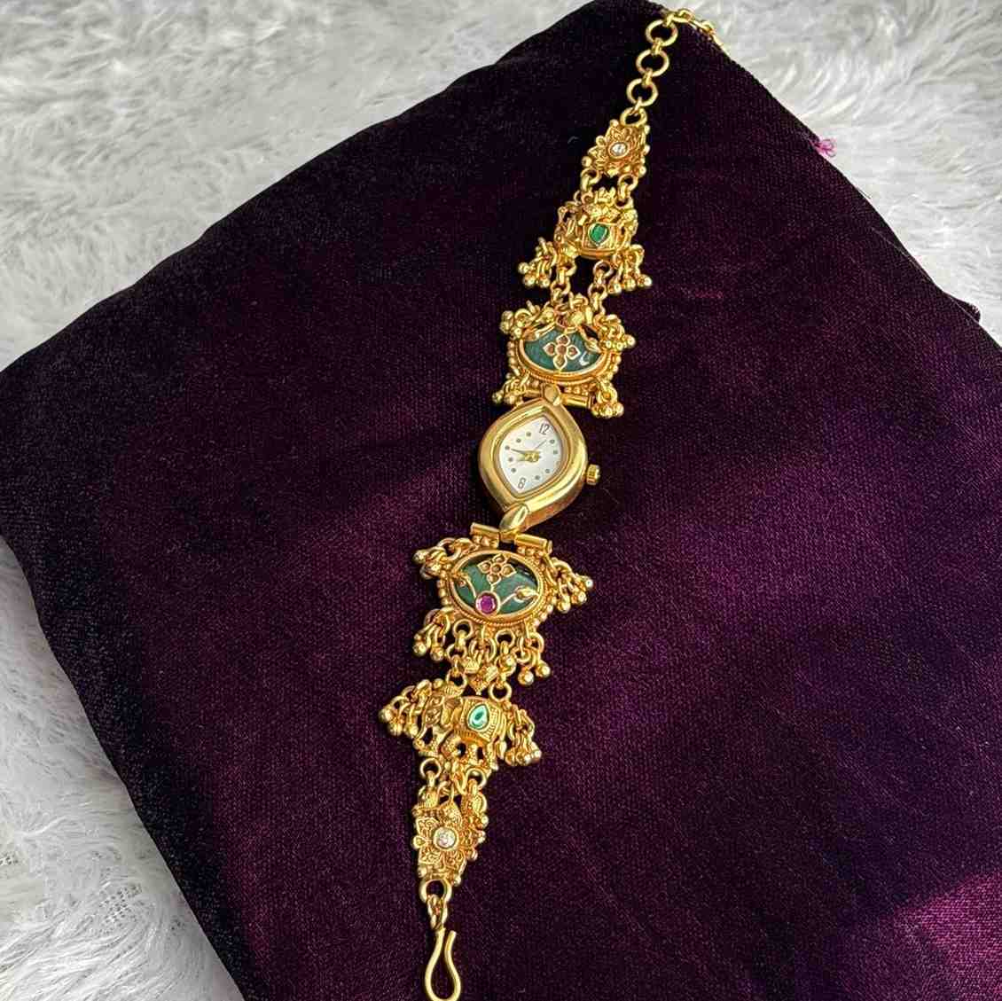 Premium Quality Designer Watch diamond shape white dial Bracelet Type hook watch W002-CV79