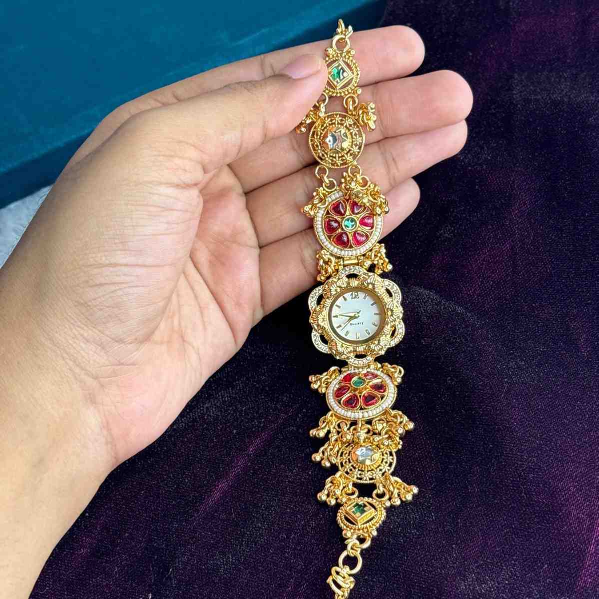 Premium Quality Designer Watch circle white dial Bracelet Type hook watch W001-CV120