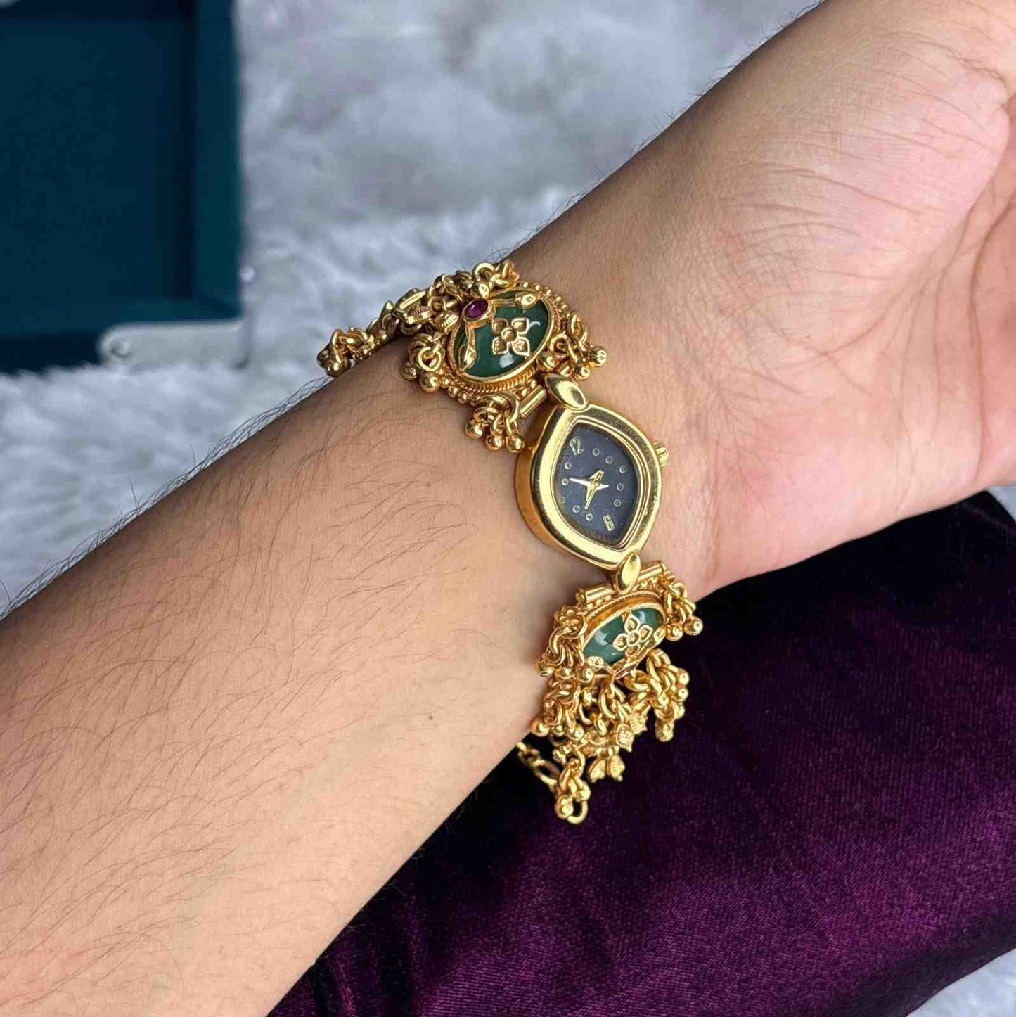 Premium Quality Designer Watch diamond shape black dial Bracelet Type hook watch W003-CV79