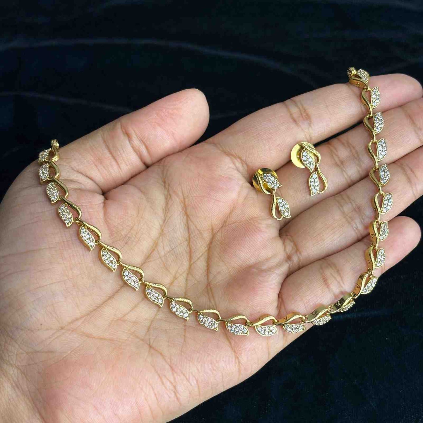 N0187  Minimal Leaf Pattern Diamond replica Collection