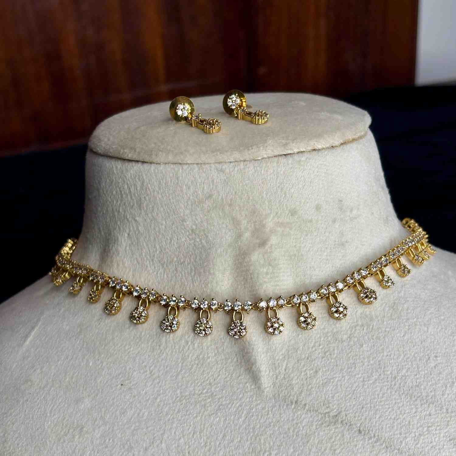 Premium Quality Minimal Leaf Pattern Diamond replica Collection with earrings N0188-CN37