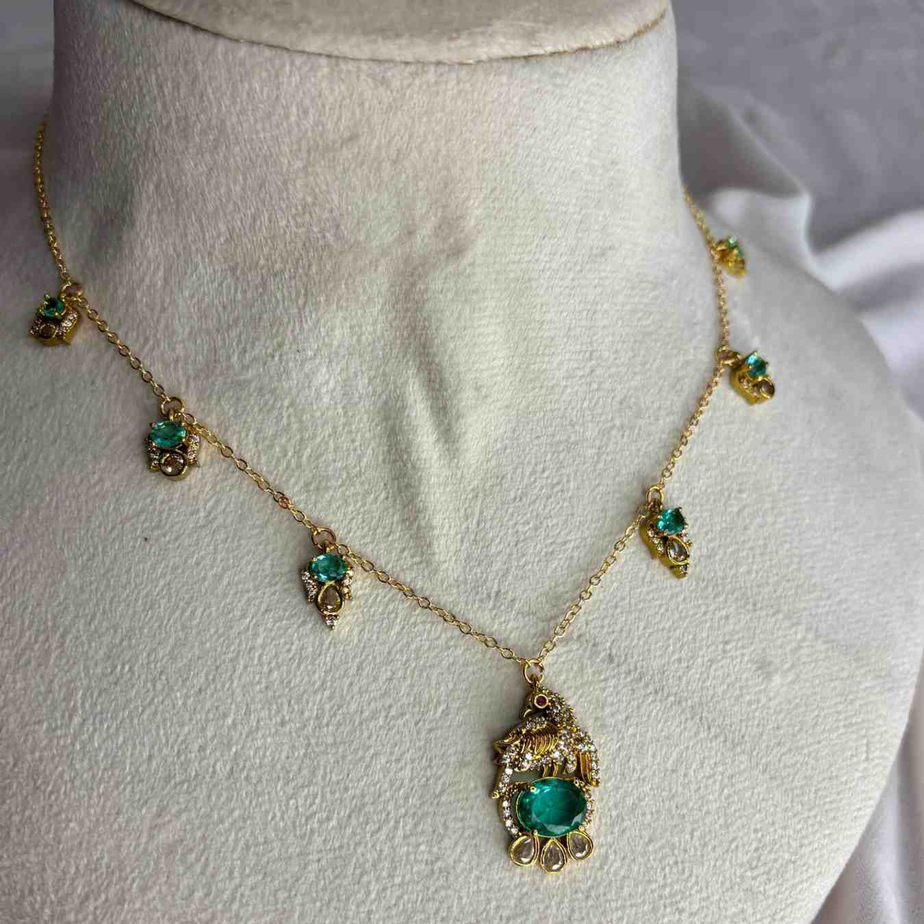 IN007 Stone invisible chain Peacock Pattern