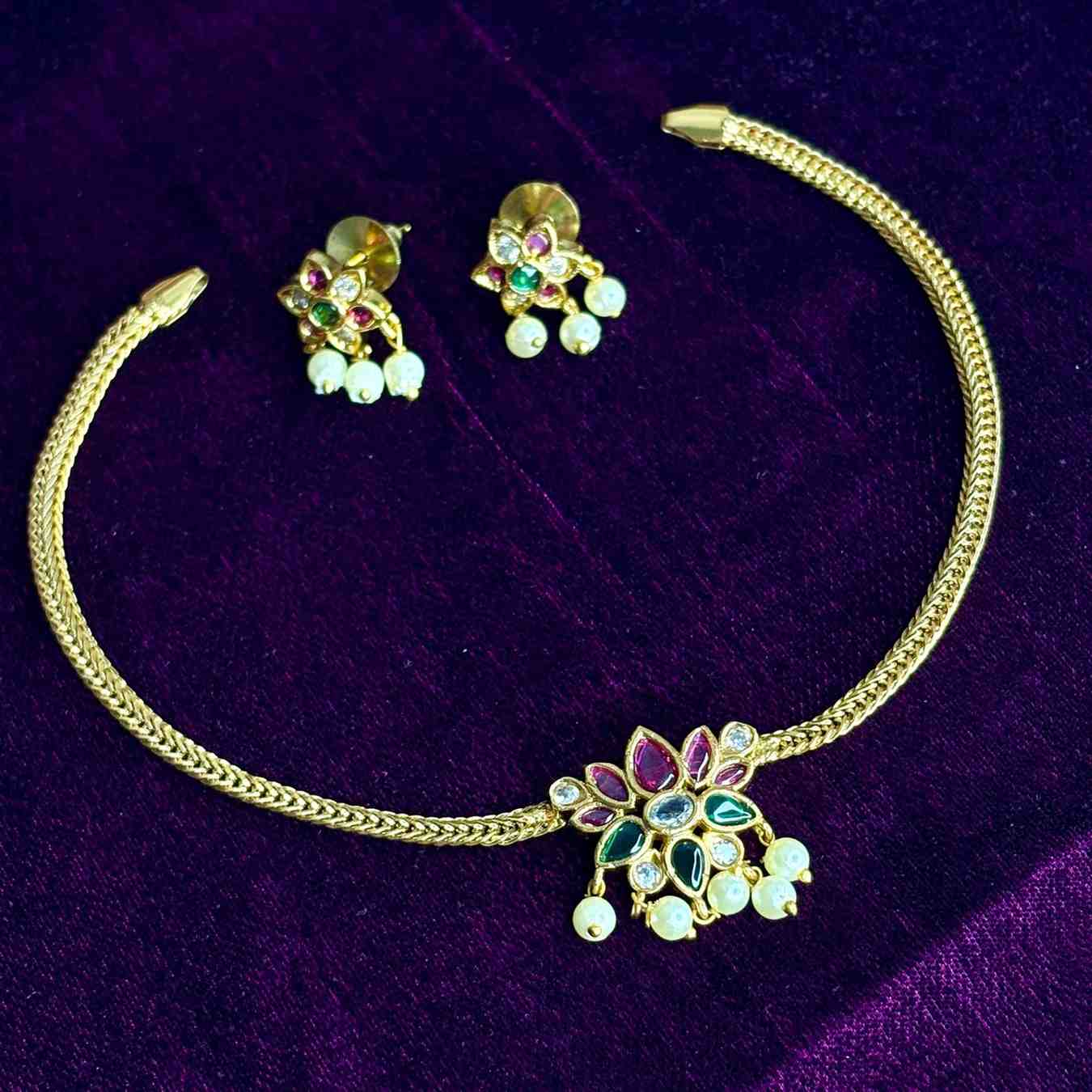 Premium Quality Stone Flower Necklace N0211-CJ19