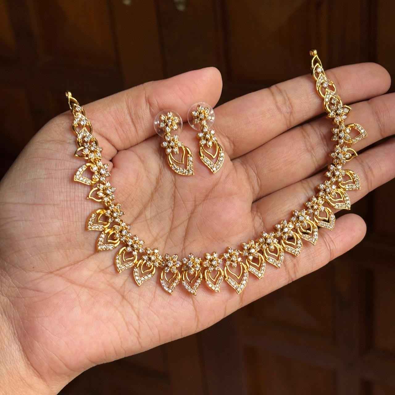 N0189 Minimal Leaf Floral Pattern Diamond replica