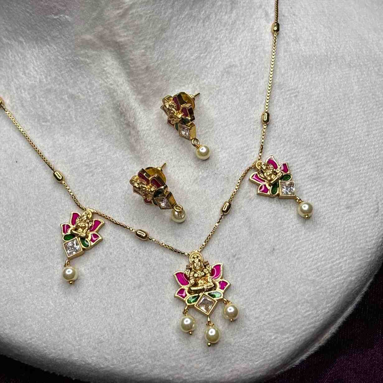Premium Quality Lotus Chain IN001-CJ25
