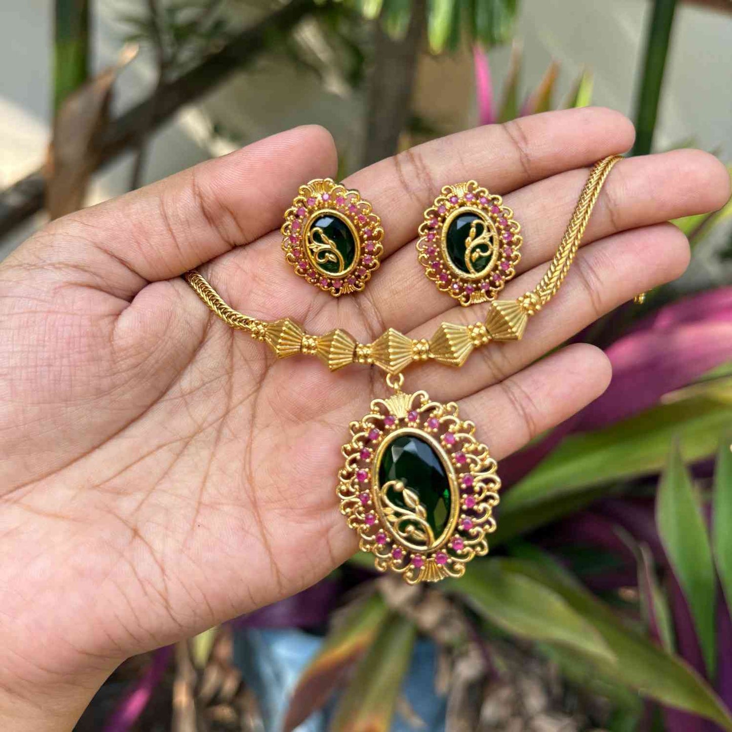 Premium Quality Green Stone Necklace N0206-I38
