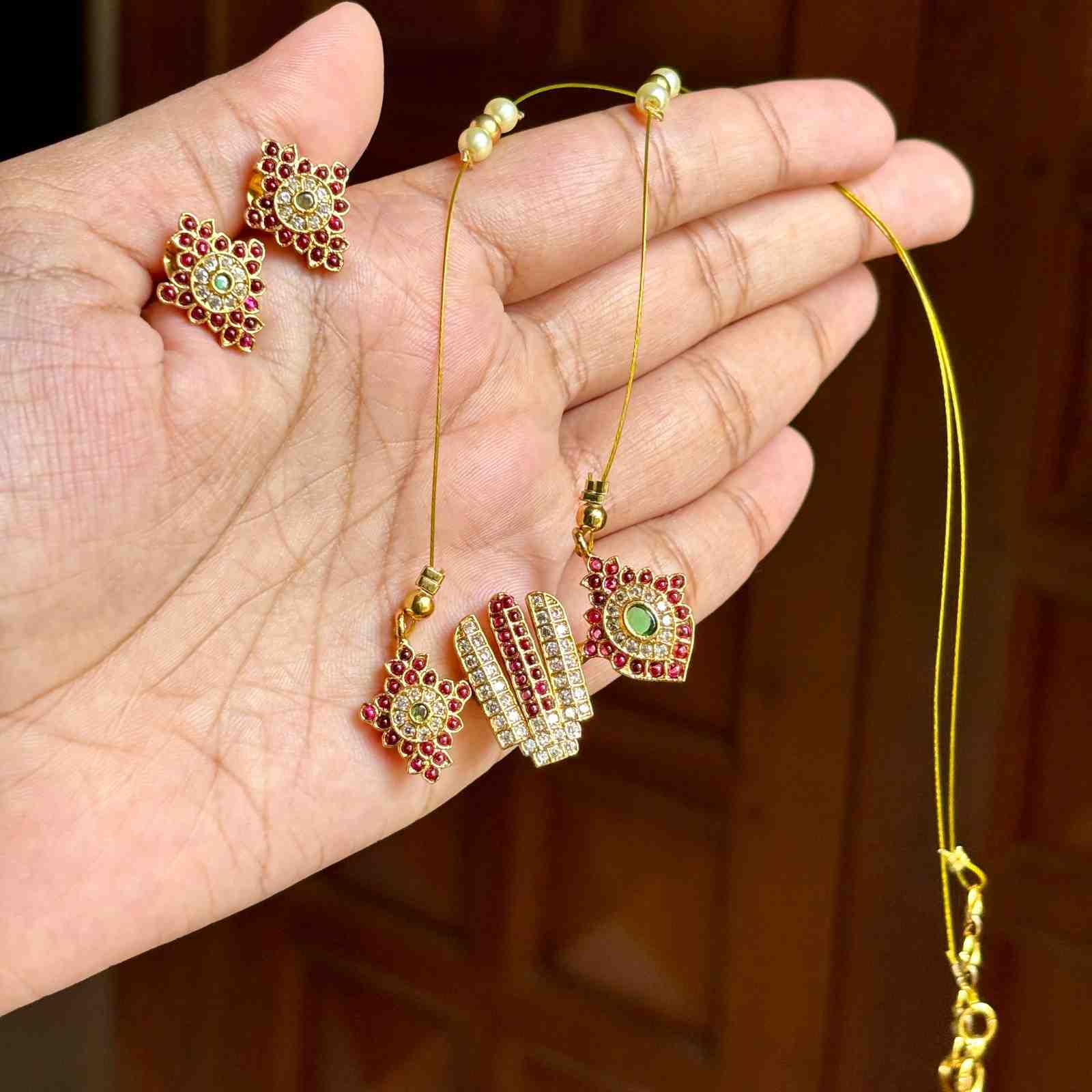 IN009 Perumal Namam Invisible Chain with Earrings