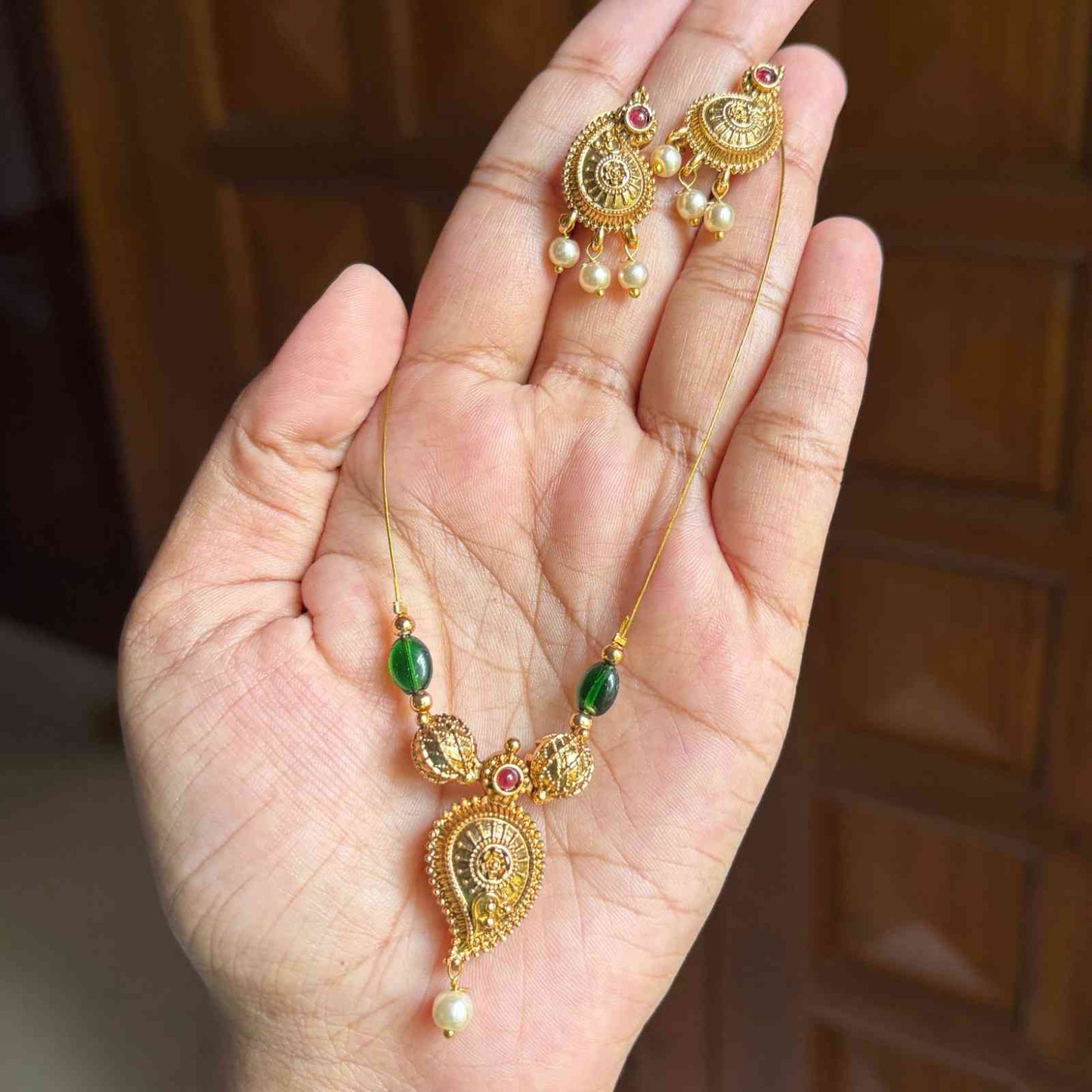 IN014 Invisible Chain with Mango motif Manga Pendent with earrings