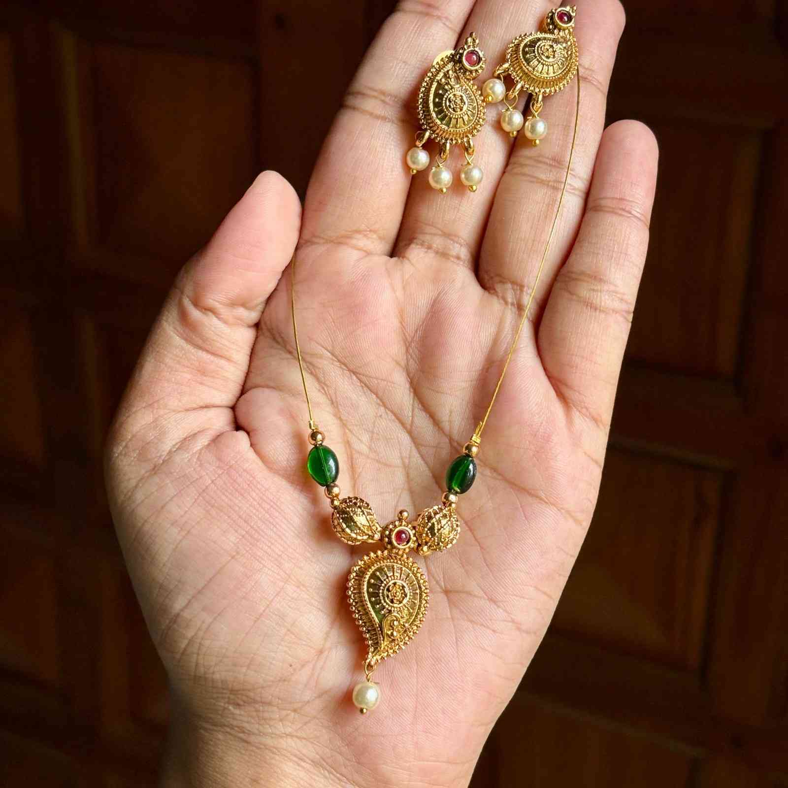 IN014 Invisible Chain with Mango motif Manga Pendent with earrings