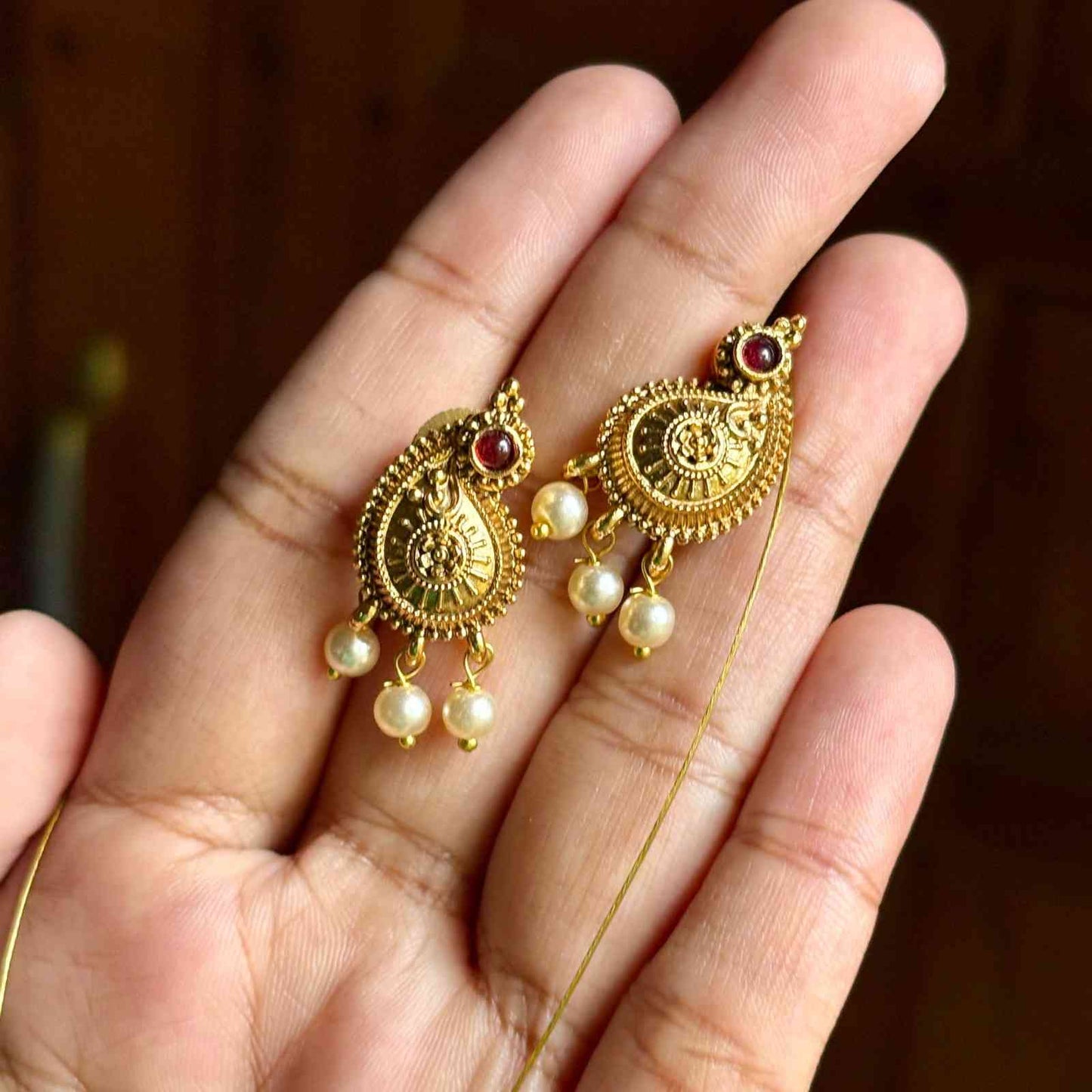 IN014 Invisible Chain with Mango motif Manga Pendent with earrings