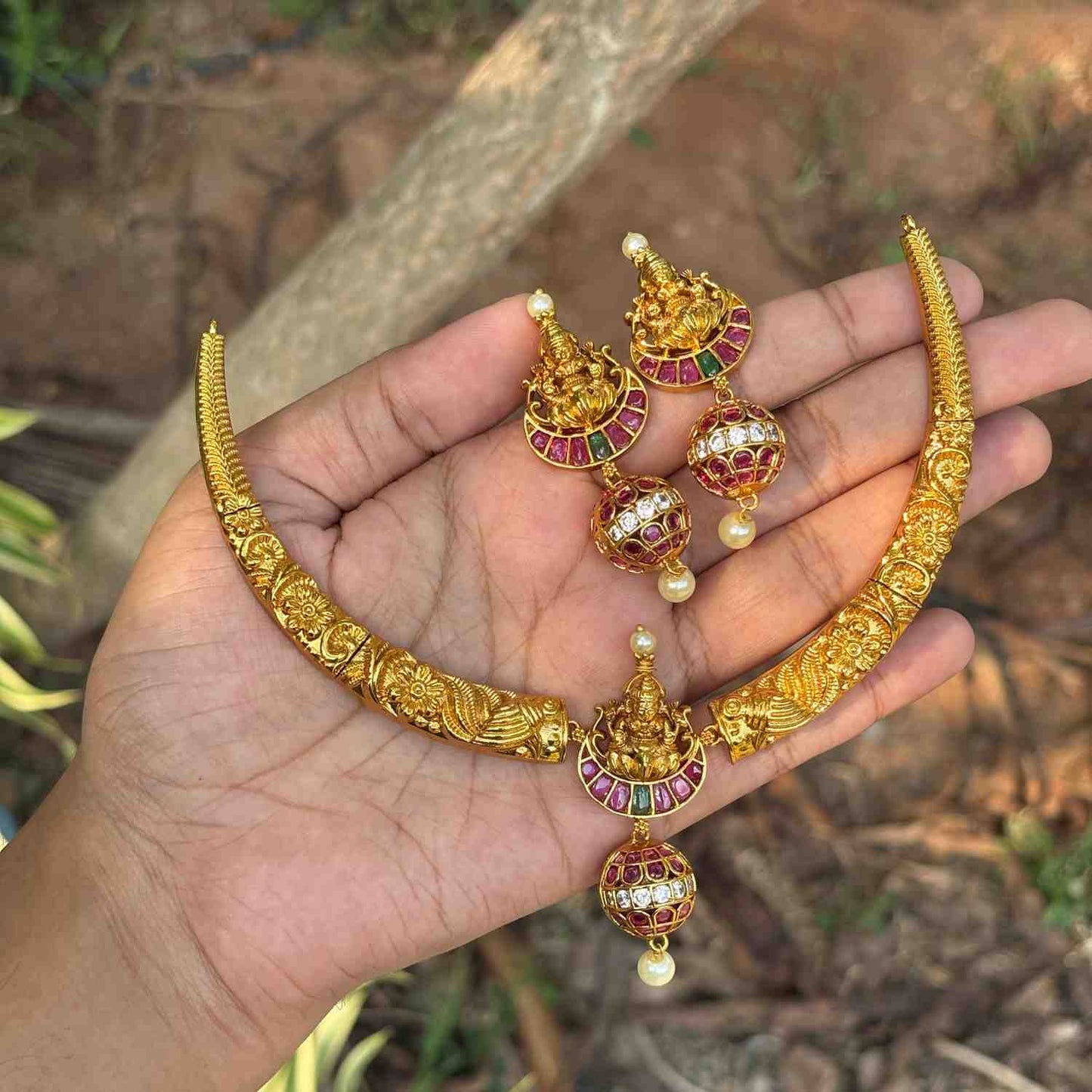 Premium Quality Temple & Floral Pattern Hasli Necklace with Earring N0243-I84