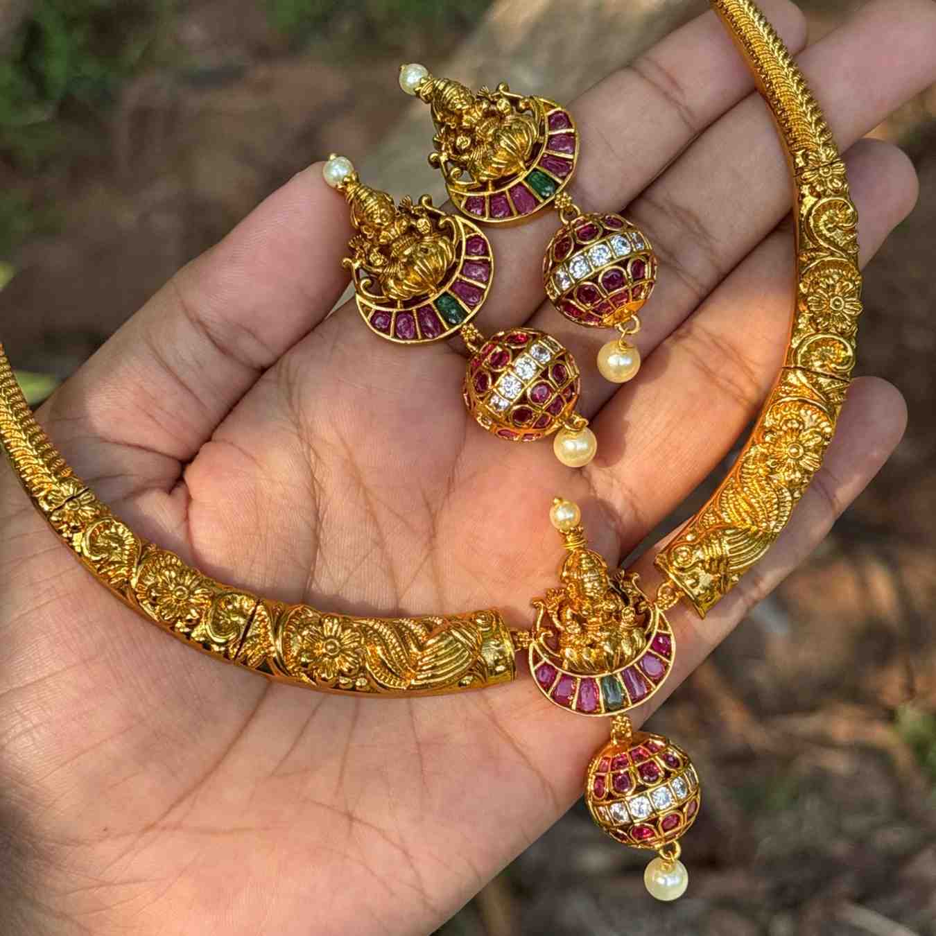 Premium Quality Temple & Floral Pattern Hasli Necklace with Earring N0243-I84