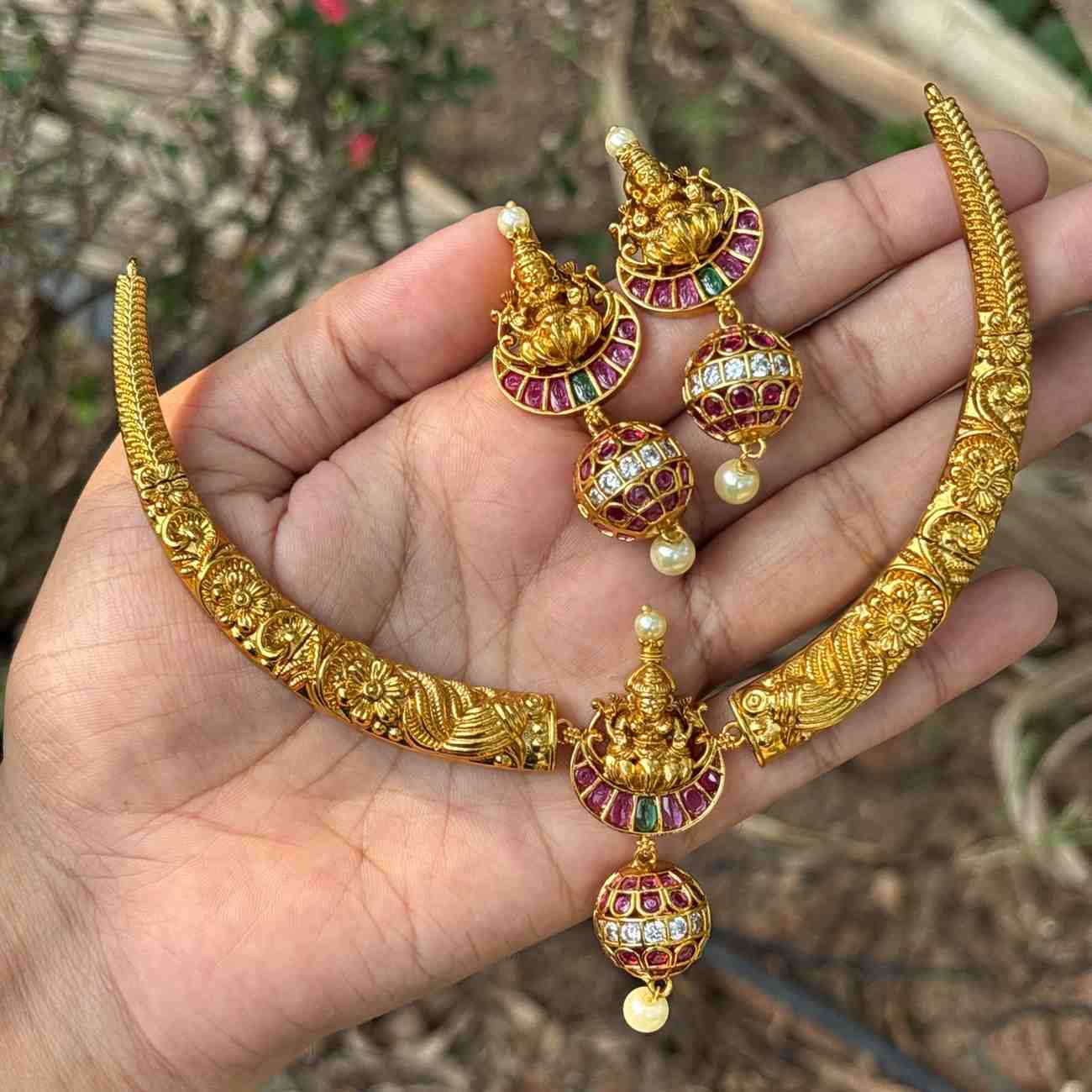 Premium Quality Temple & Floral Pattern Hasli Necklace with Earring N0243-I84