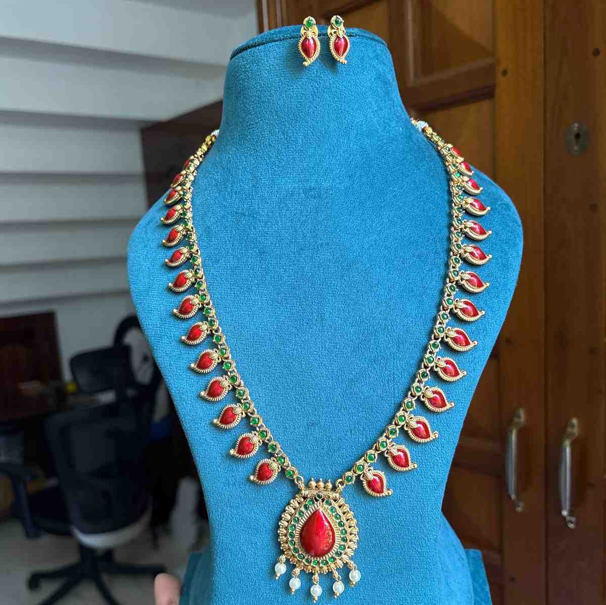 Premium Look Red Enamel Palaka Manga Haram with earrings H0065-D36
