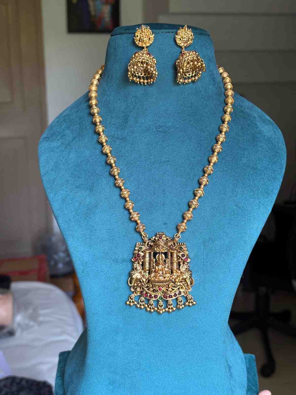 Middle Length Chettinad Haram Matte Finish Lakshmi Pendent with ggold Beads H0046-CJ49