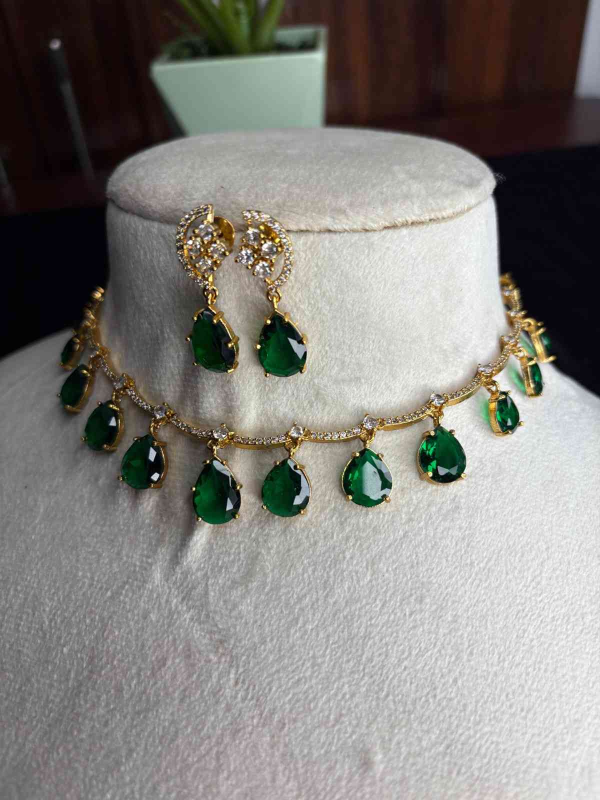 N0260-I410 Premium Quality Stone Necklace