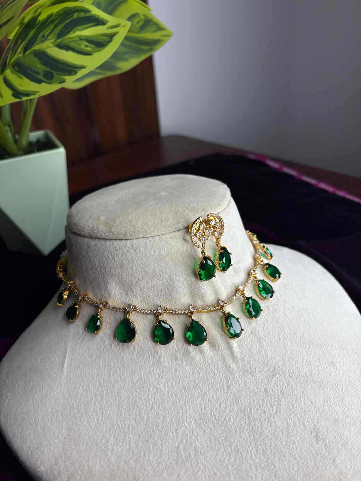N0260-I410 Premium Quality Stone Necklace