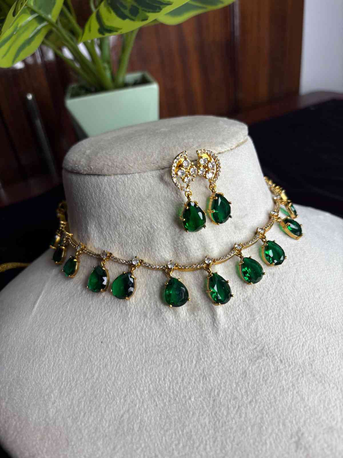 N0260-I410 Premium Quality Stone Necklace