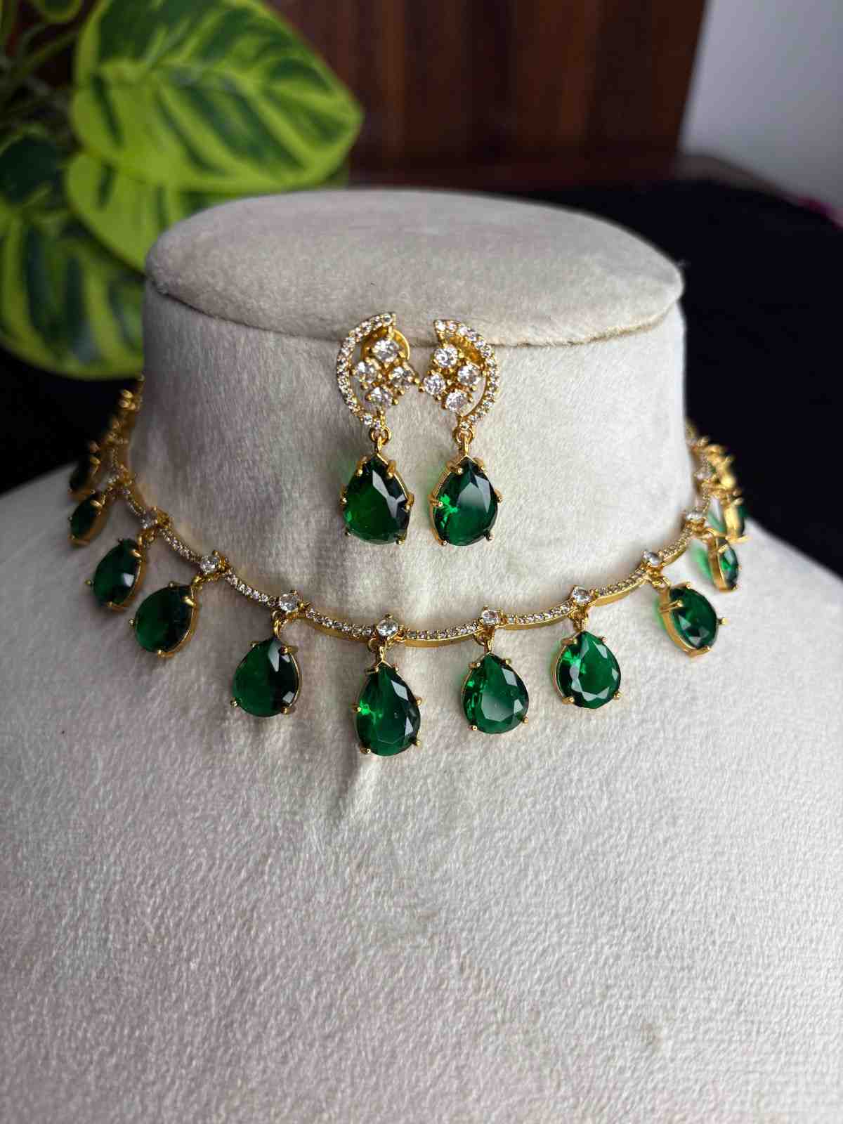 N0260-I410 Premium Quality Stone Necklace