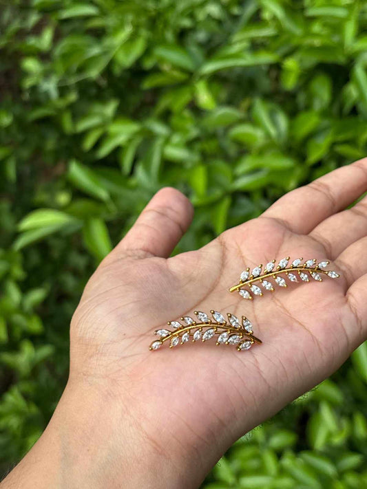 J0110 AD Stone leaf pattern ear cuff