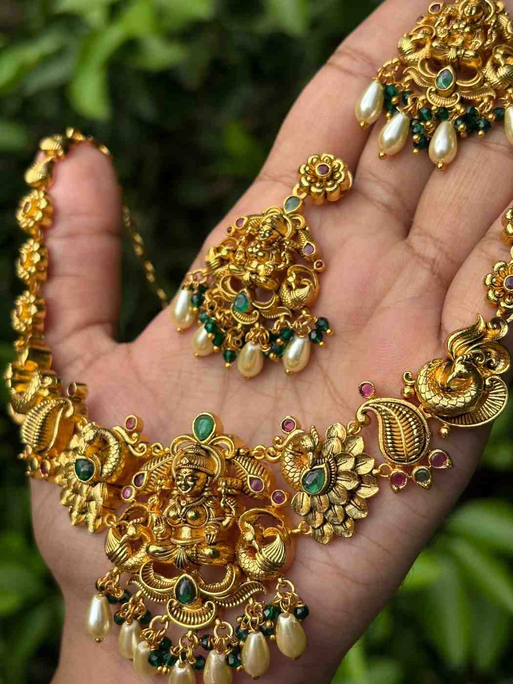 N0265 Gold inspired temple collection necklace with earrings