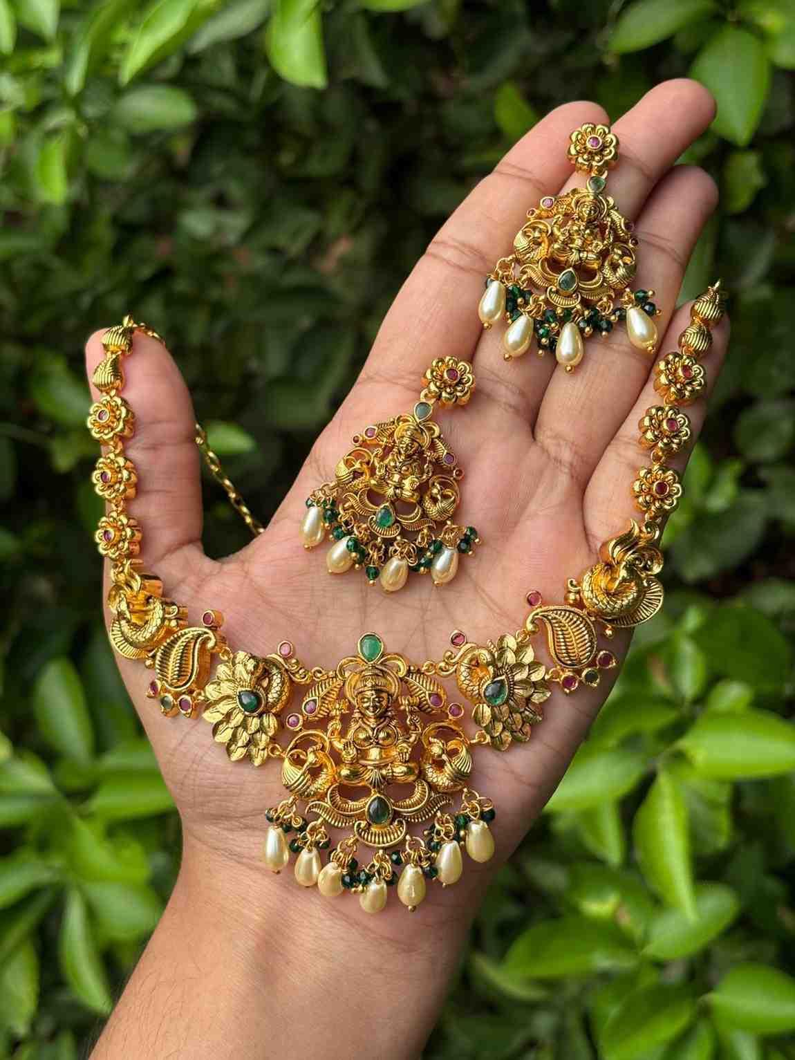 N0265 Gold inspired temple collection necklace with earrings