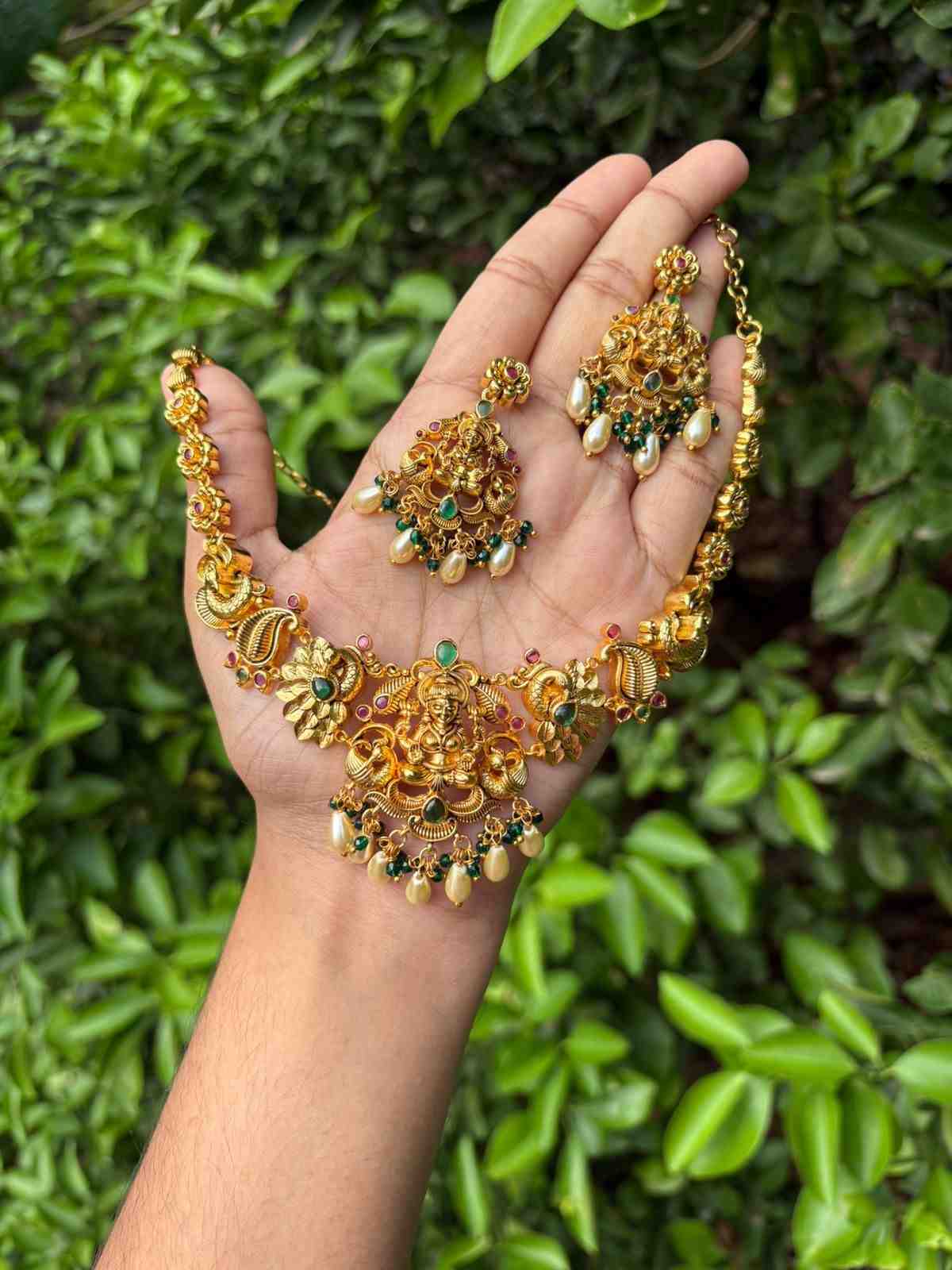 N0265 Gold inspired temple collection necklace with earrings