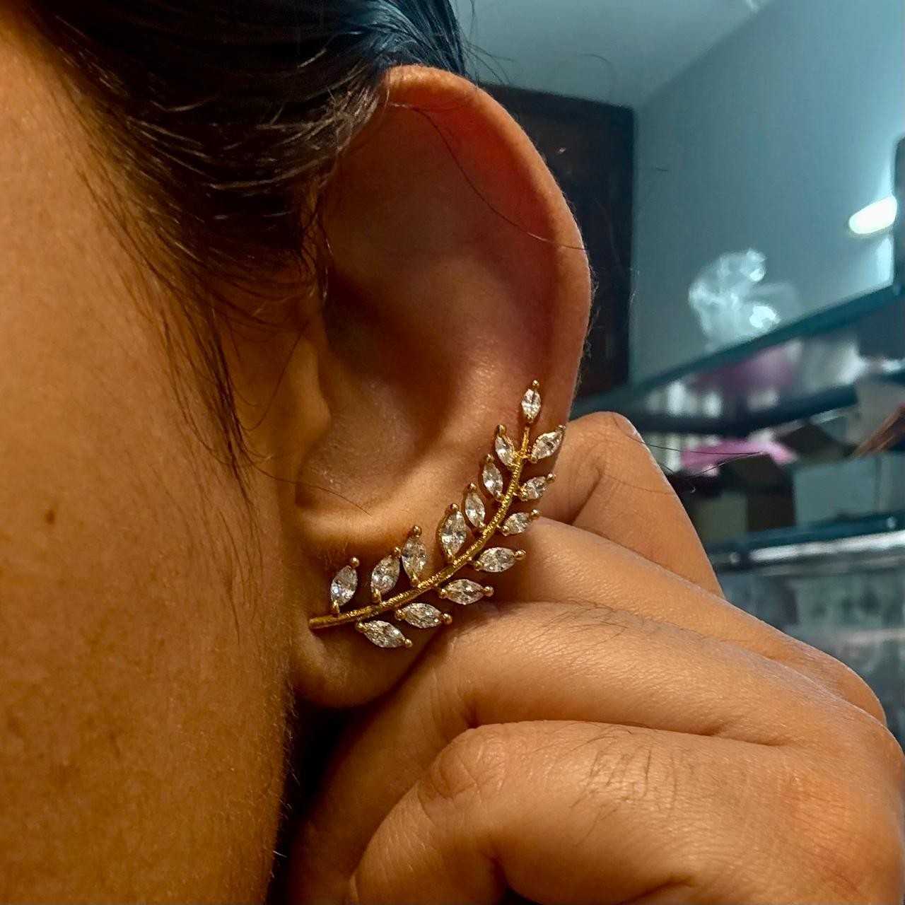 J0110 AD Stone leaf pattern ear cuff