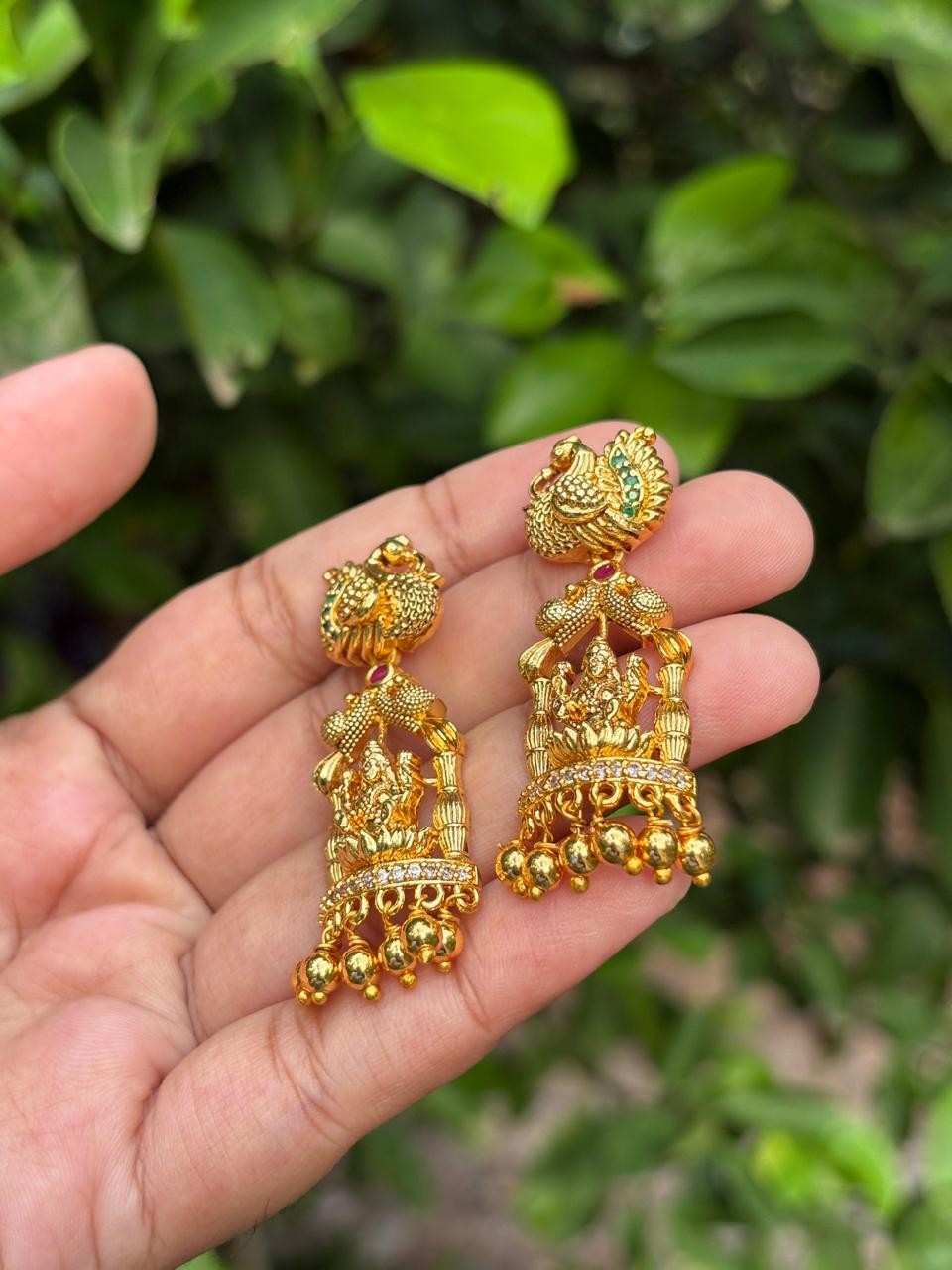 J0123 Lakshmi earrings with pillars on sides