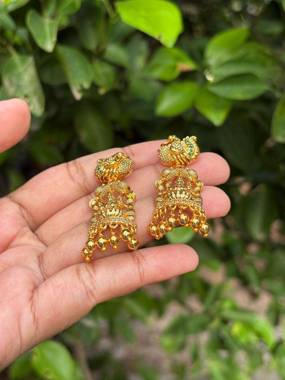 J0123 Lakshmi earrings with pillars on sides