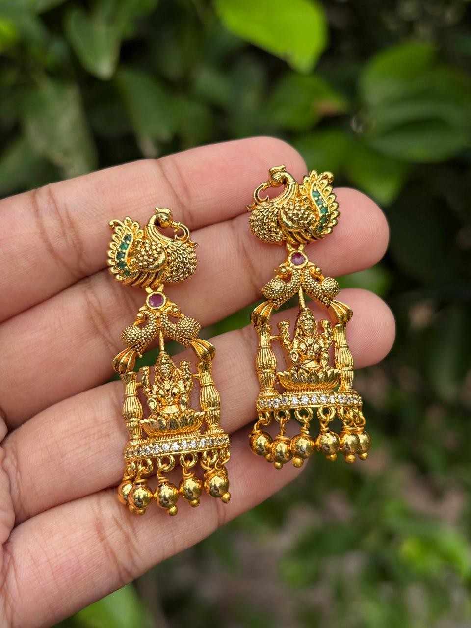 J0123 Lakshmi earrings with pillars on sides