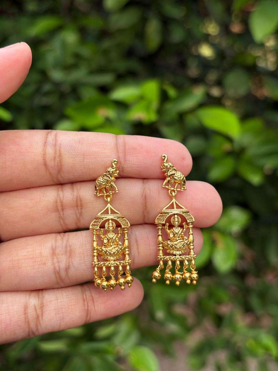 J0124 Lakshmi earrings small size with pillars on sides