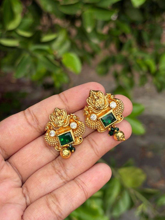 J0127 Emerald Green Stone Stud type earring