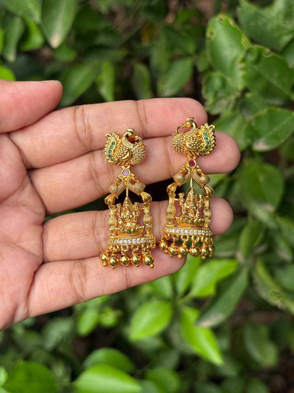 J0123 Lakshmi earrings with pillars on sides