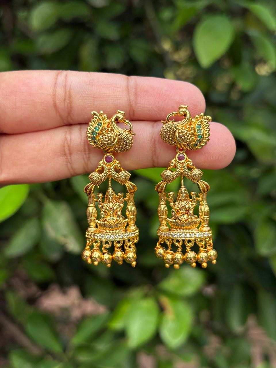 J0123 Lakshmi earrings with pillars on sides
