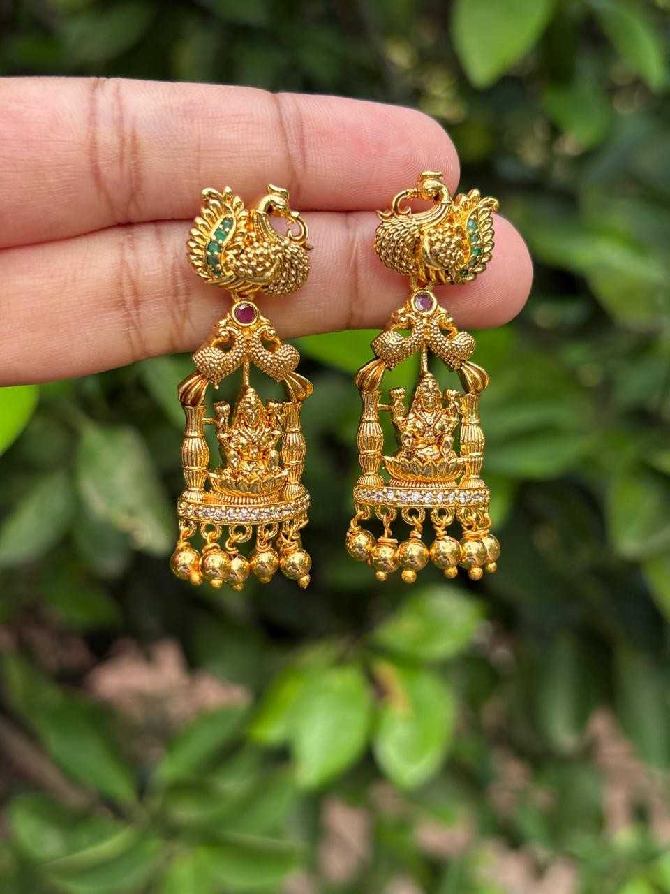 J0123 Lakshmi earrings with pillars on sides