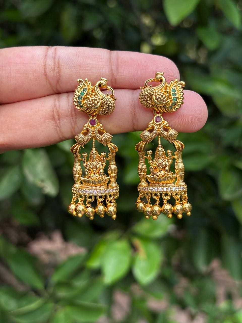 J0123 Lakshmi earrings with pillars on sides