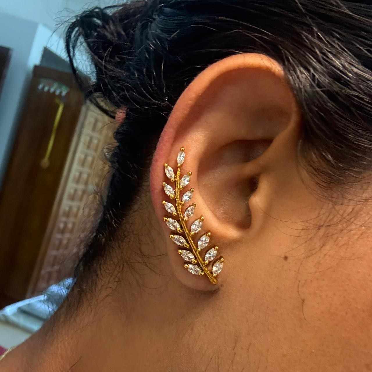 J0110 AD Stone leaf pattern ear cuff