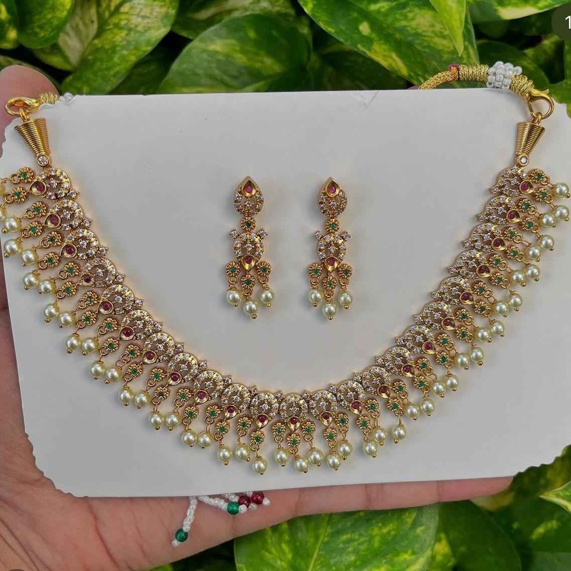 N0100 Stone Necklace with ruby red emerald green stones