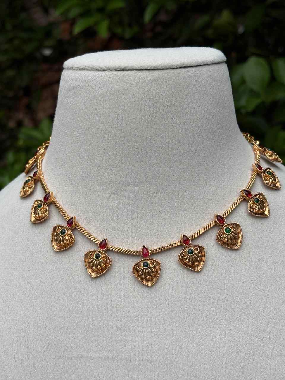 N0271 Simple Leaf Pattern Matte Necklace