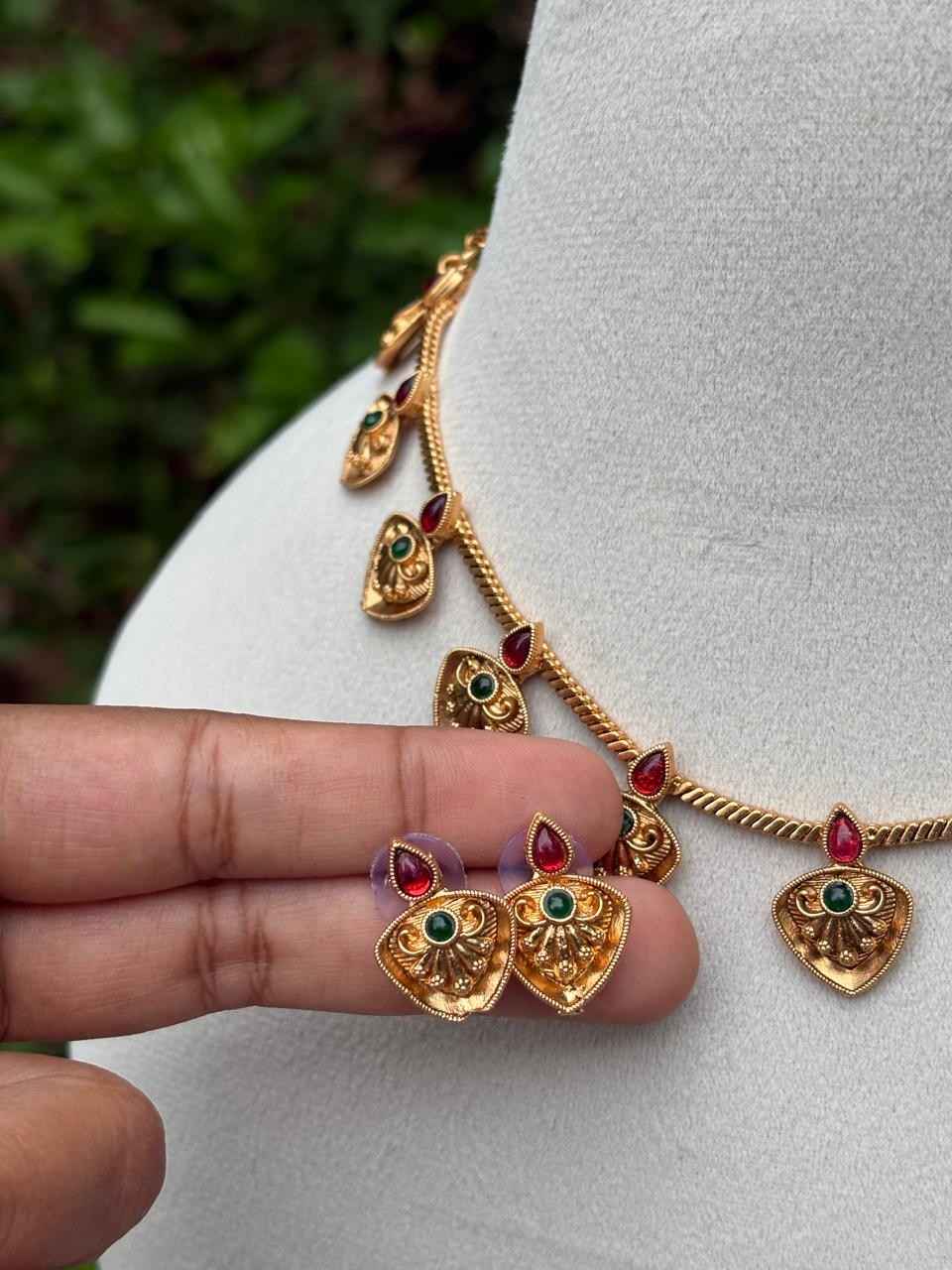 N0271 Simple Leaf Pattern Matte Necklace