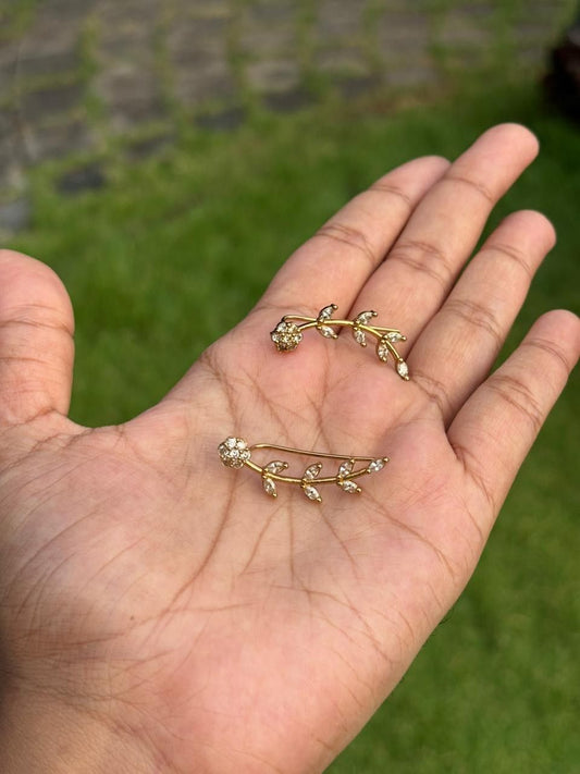 J0136 Floral Stone Earcuff