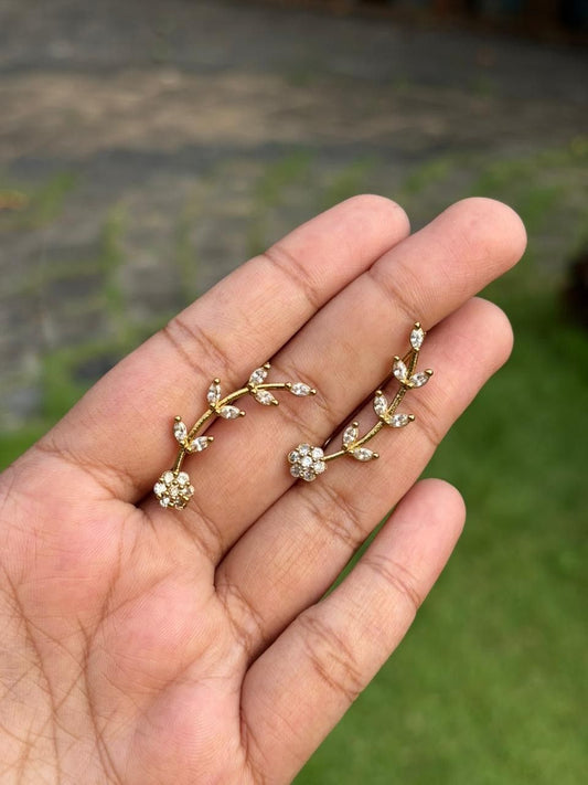 J0136 Floral Stone Earcuff